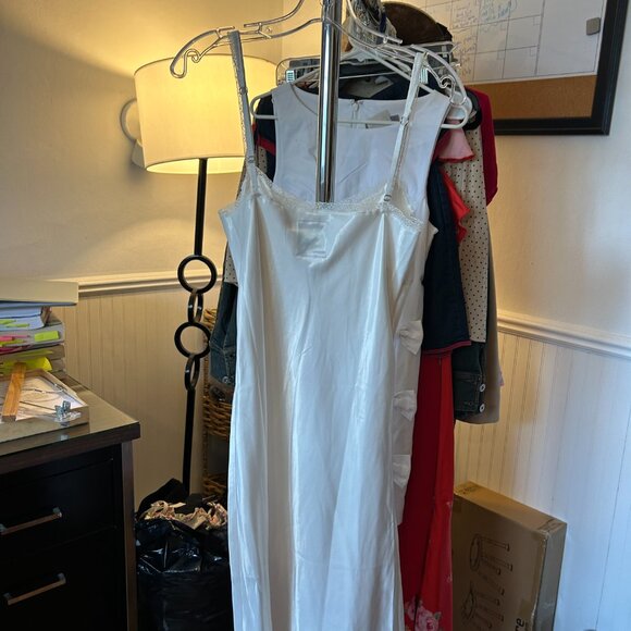 UNIF Cloud Dress - Picture 7 of 8